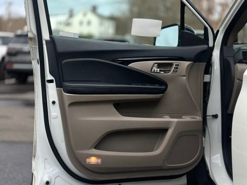 Used 2019 Honda Pilot Touring image 9