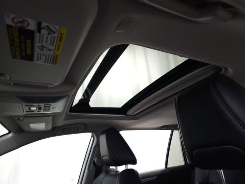 Used 2023 Toyota RAV4 XLE Premium image 16