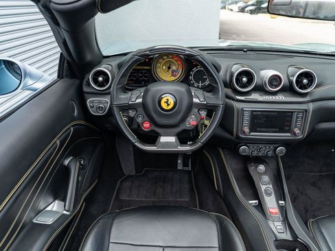 Used 2016 Ferrari California T RWD image 16