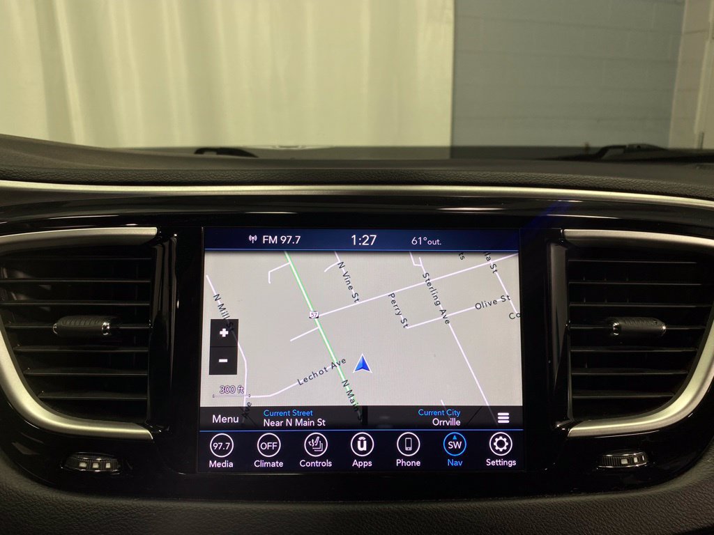 Used 2020 Chrysler Pacifica Touring-L AWD/4WD image 23