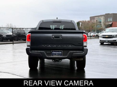 Used 2022 Toyota Tacoma TRD Sport image 6
