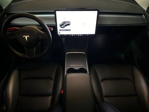 Used 2021 Tesla Model Y Long Range image 12