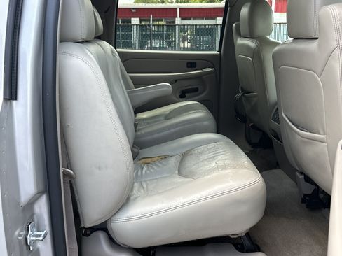 Used 2004 Chevrolet Suburban LT w/ Preferred Equipment Group RWD image 13