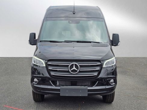 Used 2024 Mercedes-Benz Sprinter 3500 image 2