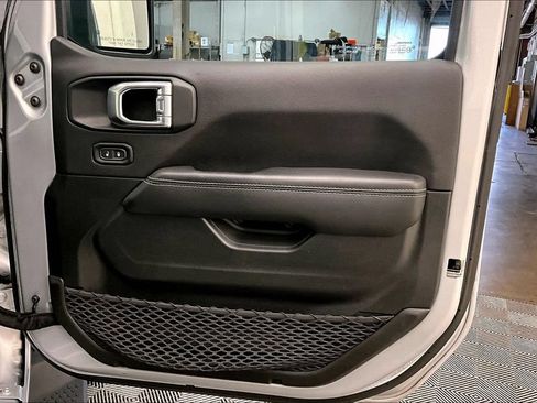 Used 2022 Jeep Wrangler Unlimited Sahara AWD/4WD image 25