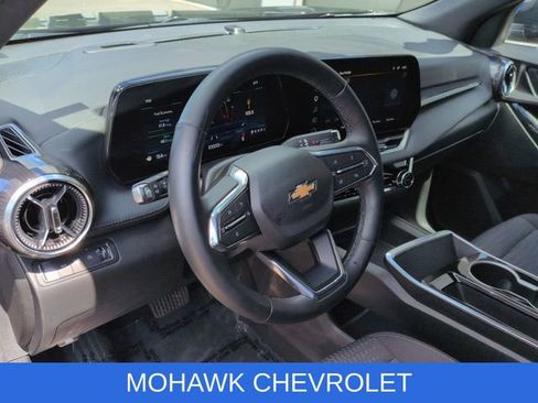 Used 2025 Chevrolet Equinox LT AWD/4WD image 11