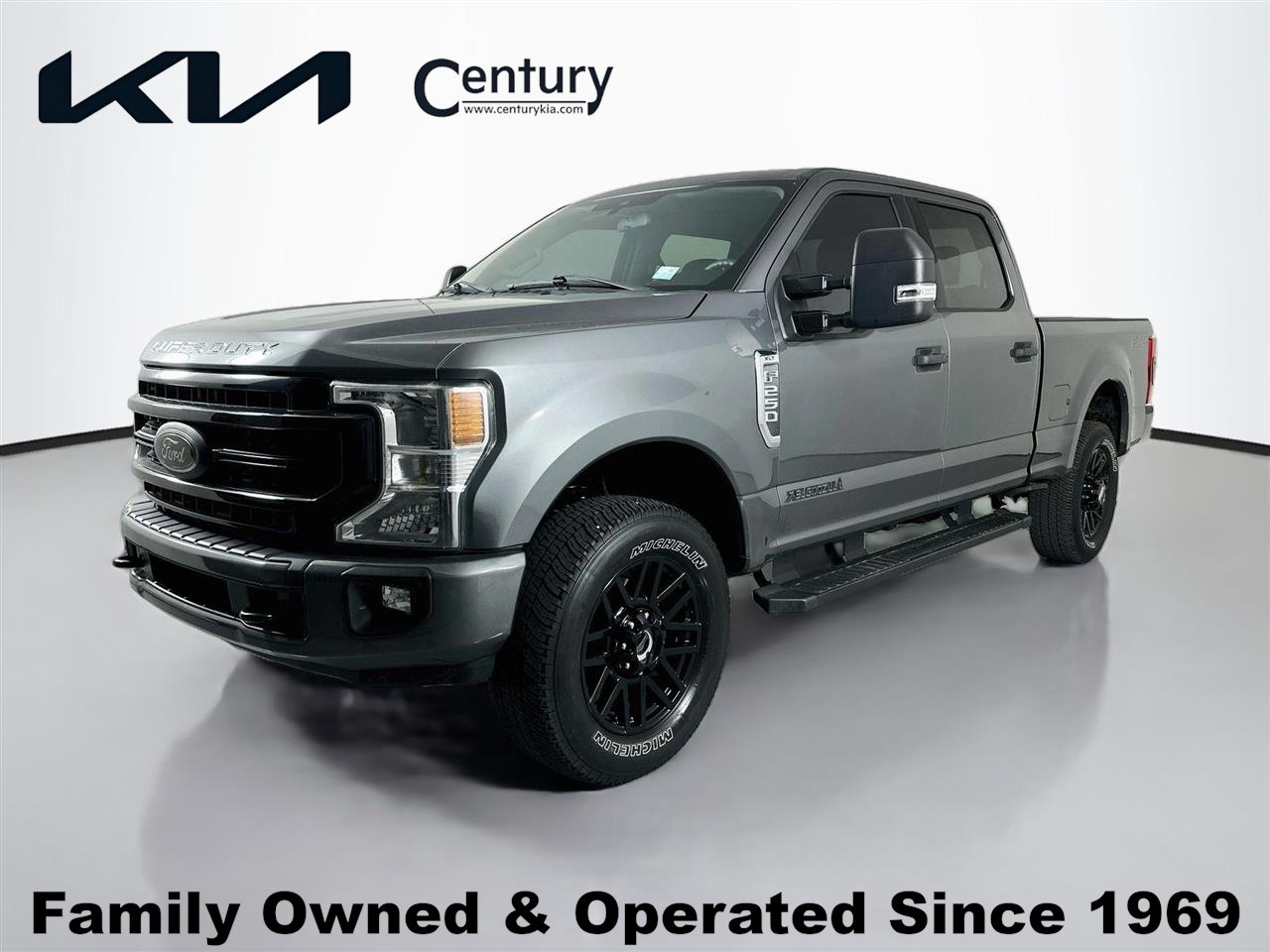 Used 2022 Ford F250 XLT w/ Black Appearance Package AWD/4WD image 1