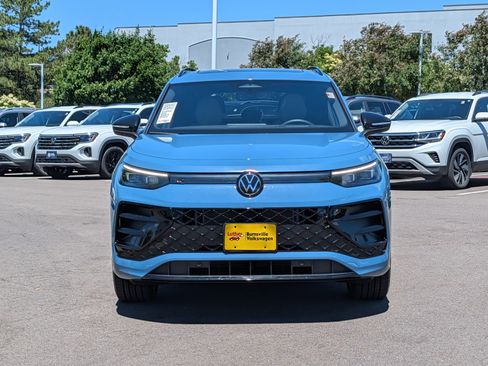 Used 2025 Volkswagen Tiguan SE R-Line AWD/4WD image 2