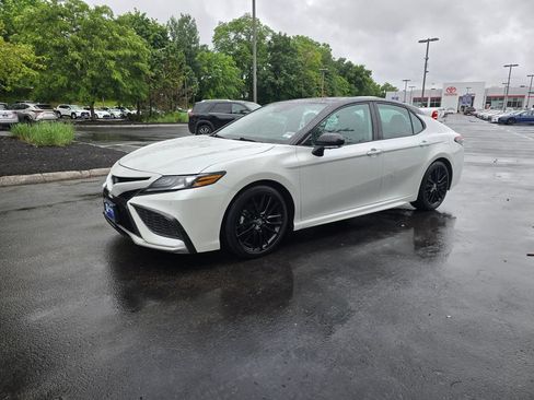 Used 2022 Toyota Camry XSE w/ Navigation Package AWD/4WD image 3