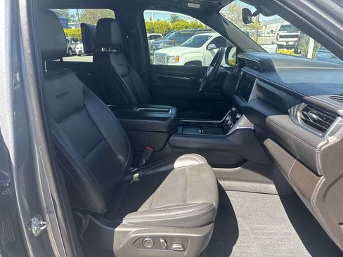 Used 2021 GMC Yukon Denali w/ Denali Ultimate Package AWD/4WD image 27