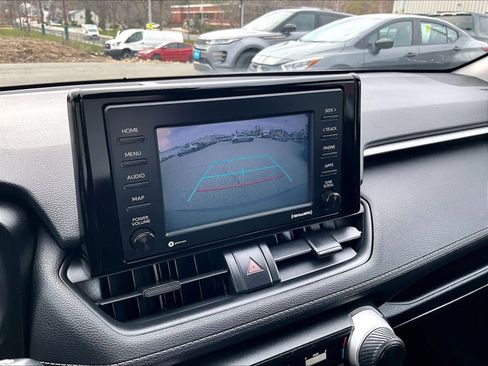 Used 2021 Toyota RAV4 LE image 19