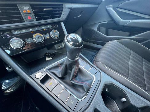 Used 2019 Volkswagen Jetta GLI FWD image 17