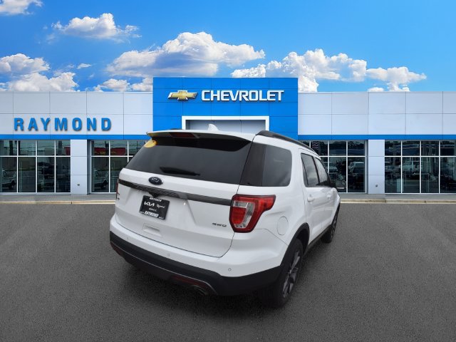 Used 2017 Ford Explorer XLT w/ Equipment Group 202A AWD/4WD image 3