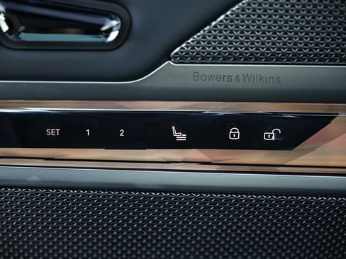 Used 2025 BMW i7 eDrive50 w/ Premium Package image 17