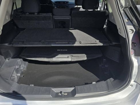 Used 2018 Nissan Rogue SV AWD/4WD image 21