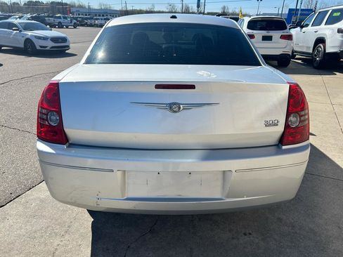 Used 2010 Chrysler 300 Touring image 6