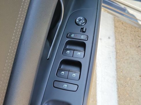 Used 2025 Hyundai Elantra Sport FWD image 16