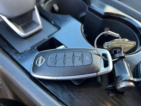Used 2025 Nissan Rogue SV AWD/4WD image 20