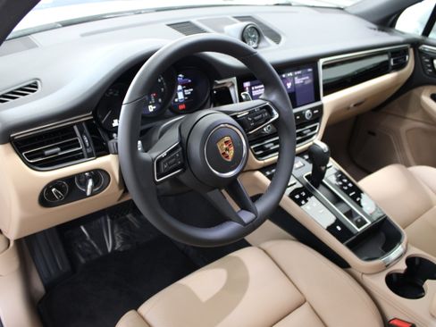 New 2026 Porsche Macan AWD/4WD image 4