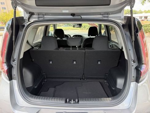 Used 2025 Kia Soul LX w/ LX Technology Package FWD image 29