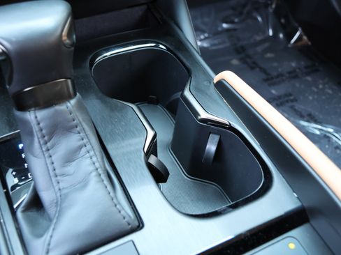 Certified 2025 Lexus ES 350 w/ Premium Package image 28