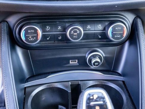 Used 2022 Alfa Romeo Stelvio Sprint image 25