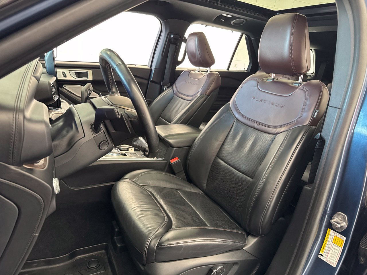 Used 2020 Ford Explorer Platinum w/ Premium Technology Package AWD/4WD image 16