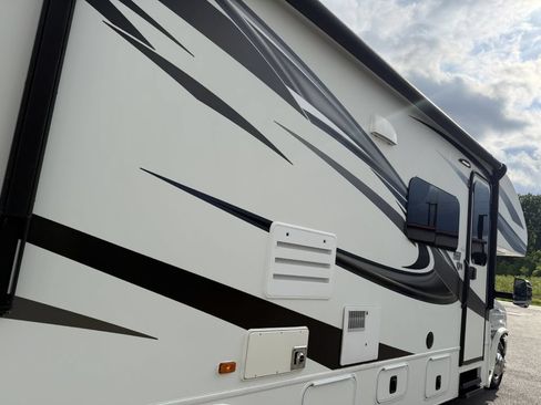 Used 2018 Ford E-450 and Econoline 450 Super Duty w/ Motorhome Prep Package RWD image 18