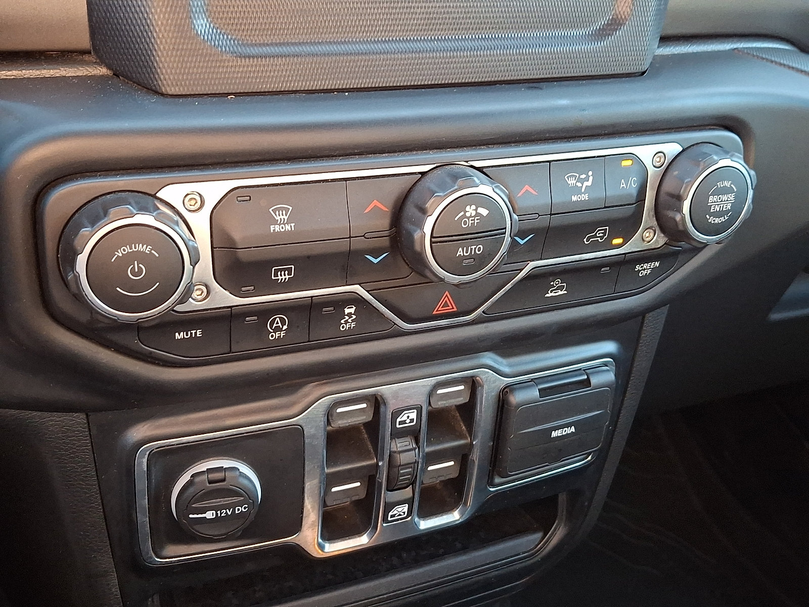 Used 2022 Jeep Gladiator Sport AWD/4WD image 15