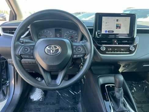 Used 2025 Toyota Corolla LE FWD image 13