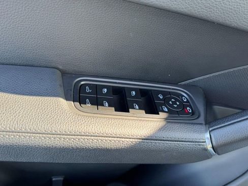 Used 2023 Porsche Cayenne S Platinum image 17