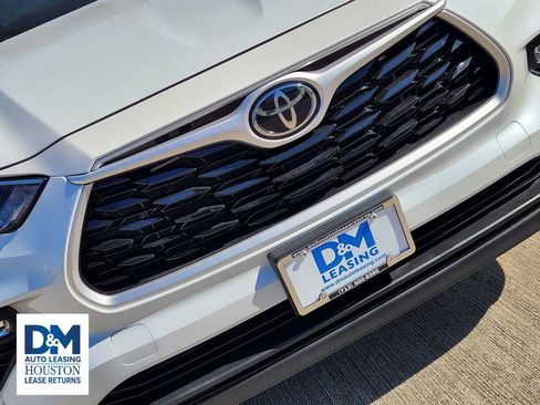 Used 2022 Toyota Highlander XLE image 13