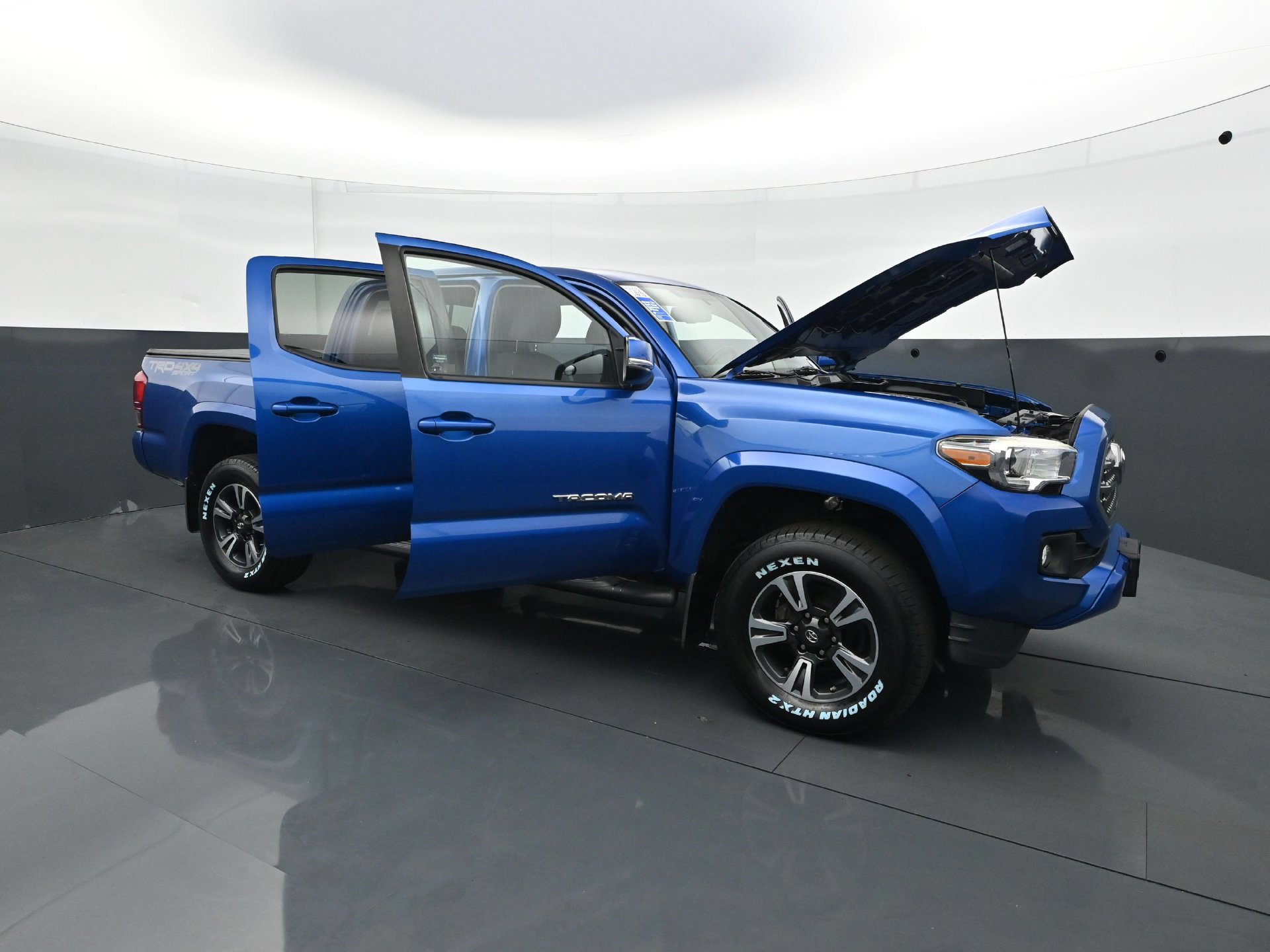 Used 2017 Toyota Tacoma TRD Sport w/ Premium & Technology Package AWD/4WD image 34