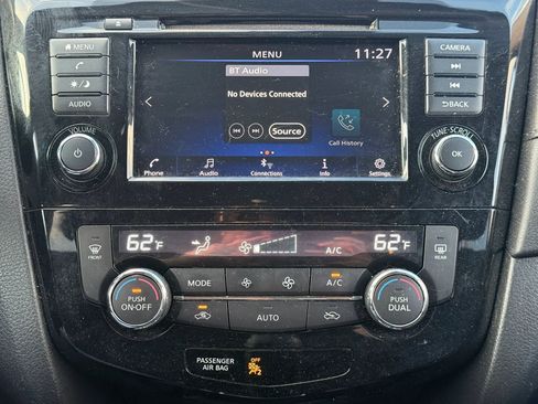 Used 2019 Nissan Rogue SV image 25