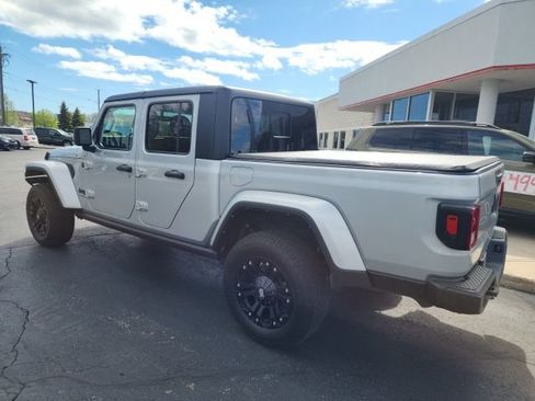 Used 2022 Jeep Gladiator Sport AWD/4WD image 3