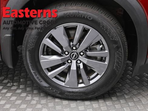 Used 2024 Nissan Pathfinder SV AWD/4WD image 33