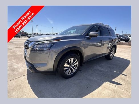 Certified 2025 Nissan Pathfinder SL AWD/4WD image 1