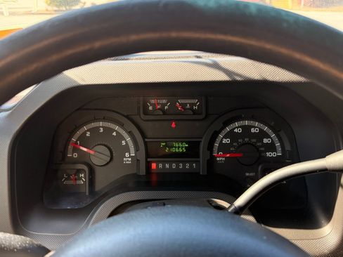 Used 2014 Ford E-350 and Econoline 350 Super Duty image 25