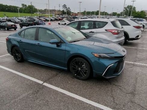 Used 2026 Toyota Camry SE FWD image 7