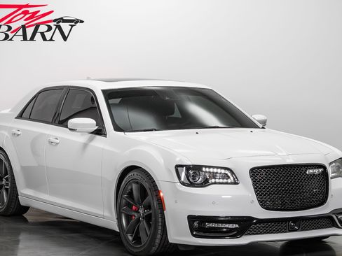 Used 2023 Chrysler 300 C RWD image 7