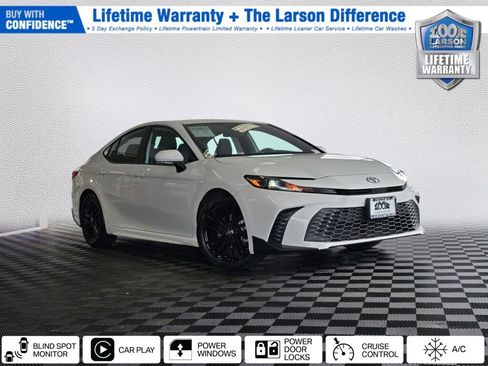 Used 2025 Toyota Camry SE image 1