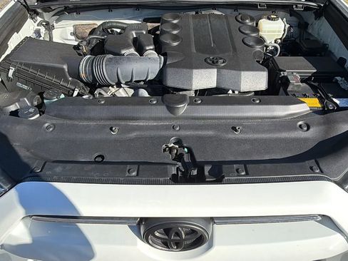 Used 2022 Toyota 4Runner SR5 AWD/4WD image 24