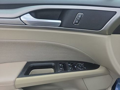 Used 2019 Ford Fusion SE FWD image 10