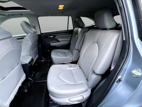 Used 2022 Toyota Highlander XLE AWD/4WD image 20