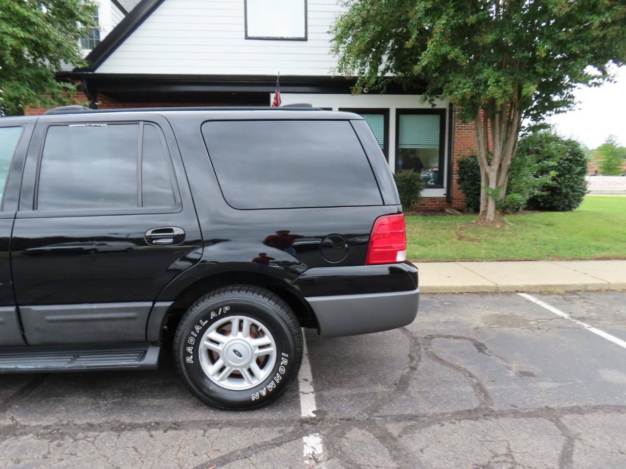 Used 2004 Ford Expedition XLT AWD/4WD image 4