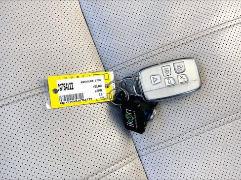 Used 2018 Land Rover Range Rover Velar R-Dynamic SE image 15