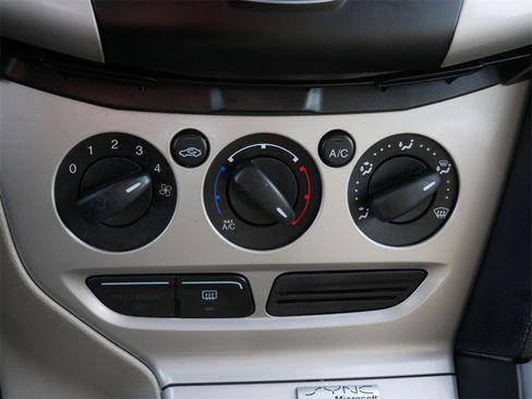 Used 2013 Ford Focus SE w/ SE Winter Pkg image 21