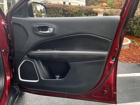 Used 2021 Jeep Compass Latitude w/ Driver Assistance Group image 21