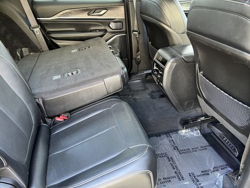 Used 2023 Jeep Grand Cherokee Overland AWD/4WD image 23