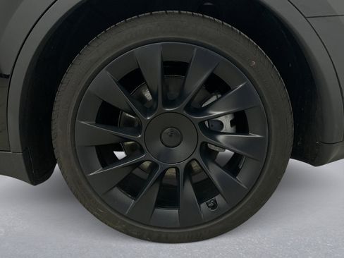 Used 2024 Tesla Model Y Long Range image 22